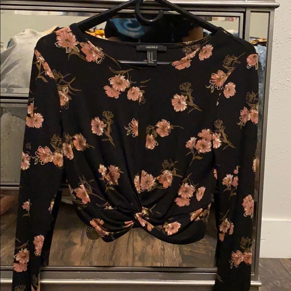 Black , floral long sleeve crop top